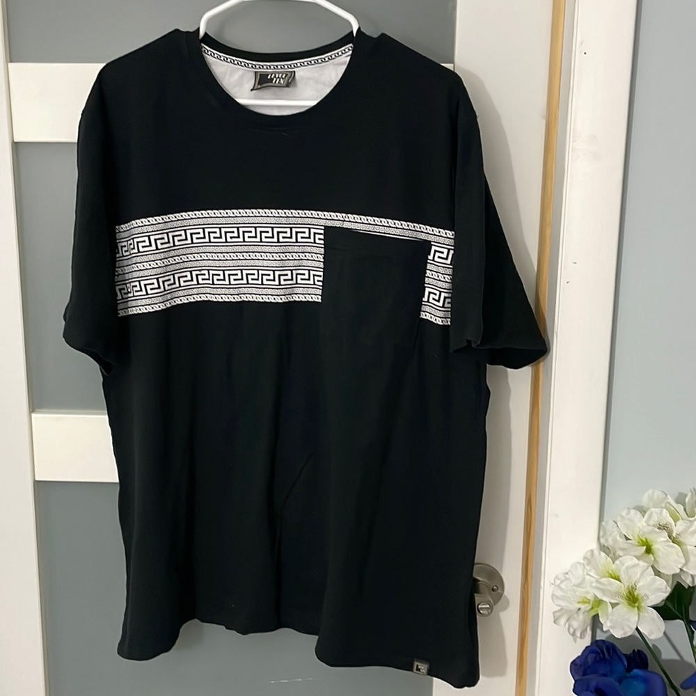 Level Ten Men's Black and Silver T-shirt Size 2X